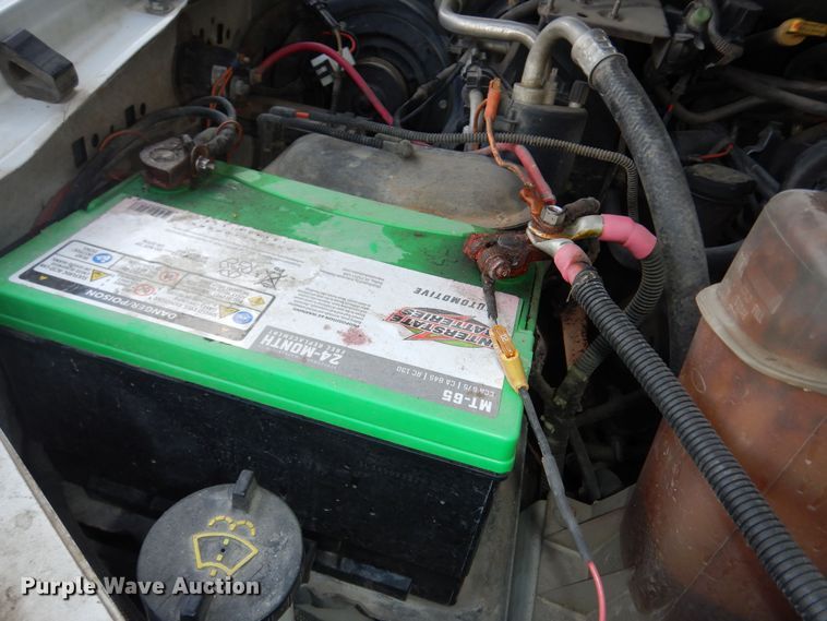 image for item MI9352 2002 Ford F350 Super Duty XL  Crew Cab flatbed pickup truck