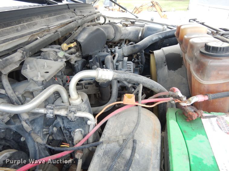 image for item MI9352 2002 Ford F350 Super Duty XL  Crew Cab flatbed pickup truck