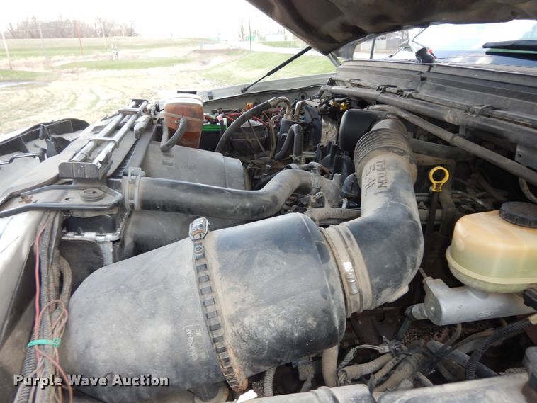 image for item MI9352 2002 Ford F350 Super Duty XL  Crew Cab flatbed pickup truck