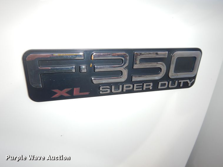 image for item MI9352 2002 Ford F350 Super Duty XL  Crew Cab flatbed pickup truck