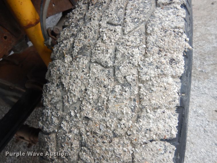 image for item MI9352 2002 Ford F350 Super Duty XL  Crew Cab flatbed pickup truck