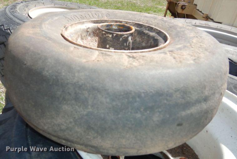 image for item MI9355 (12) tires and wheels