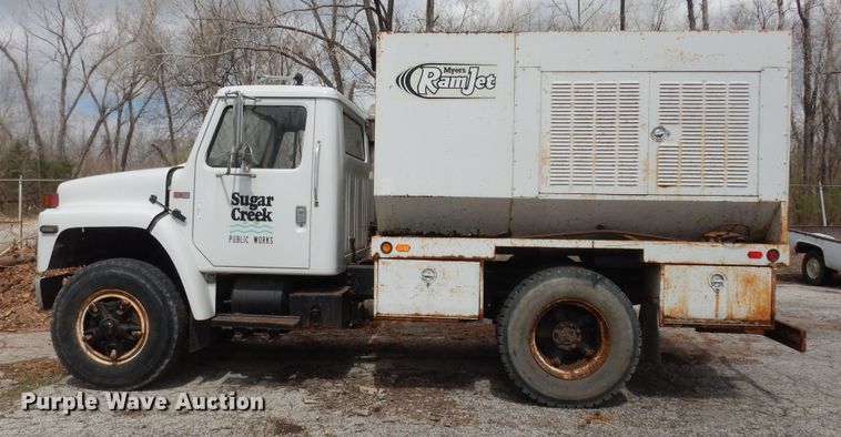 image for item MI9357 1984 International Harvester 1954  sewer jetter truck