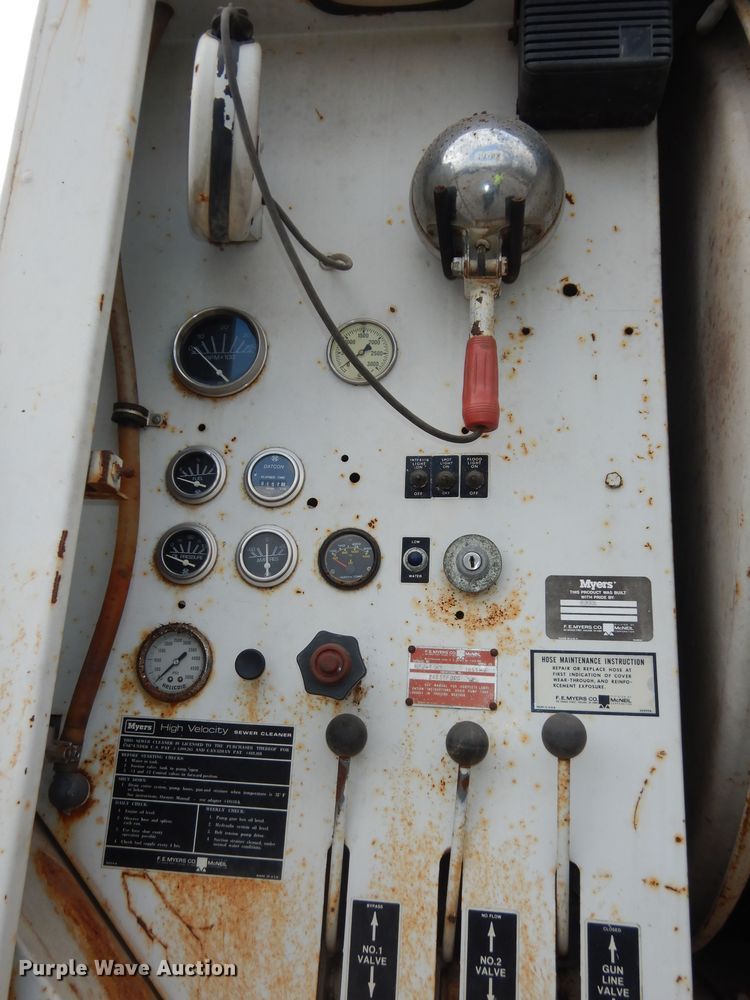 image for item MI9357 1984 International Harvester 1954  sewer jetter truck