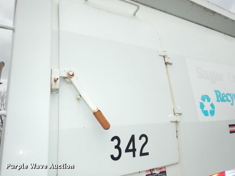 image for item MI9358 1994 International 4900  refuse truck