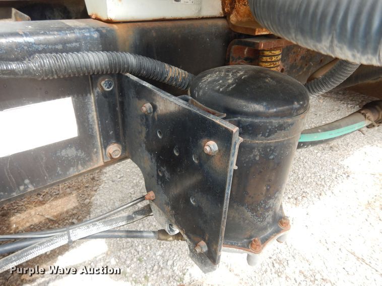 image for item MI9358 1994 International 4900  refuse truck