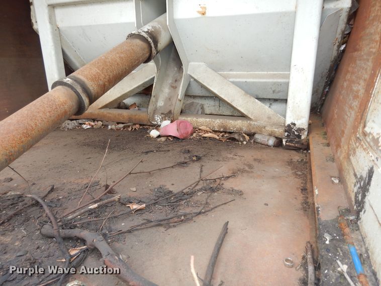 image for item MI9358 1994 International 4900  refuse truck