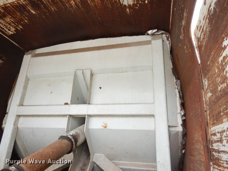 image for item MI9358 1994 International 4900  refuse truck