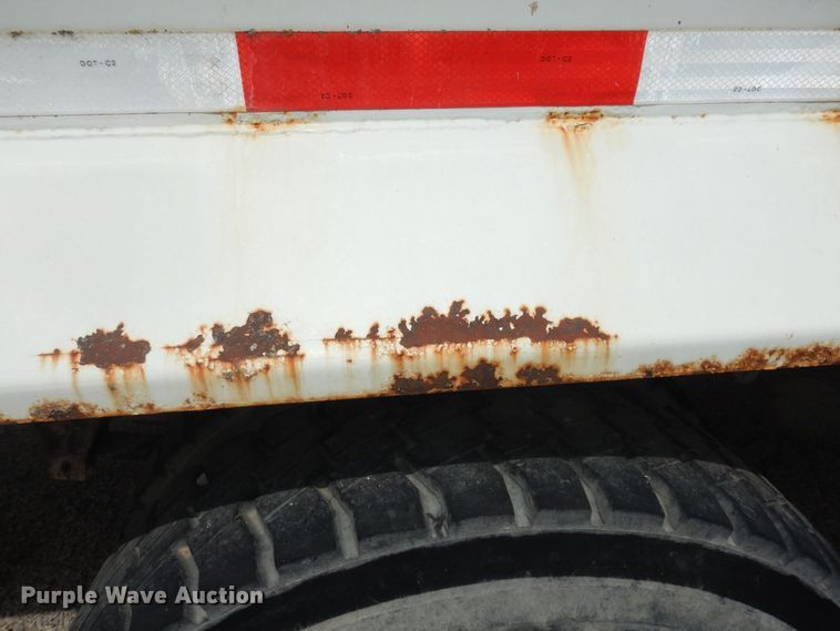 image for item MI9358 1994 International 4900  refuse truck