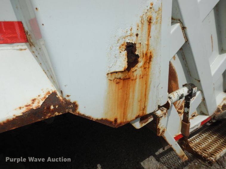 image for item MI9358 1994 International 4900  refuse truck