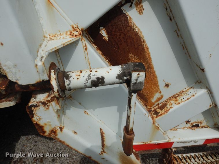 image for item MI9358 1994 International 4900  refuse truck