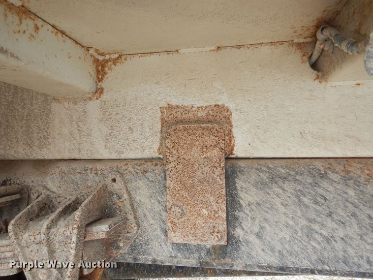 image for item MI9358 1994 International 4900  refuse truck