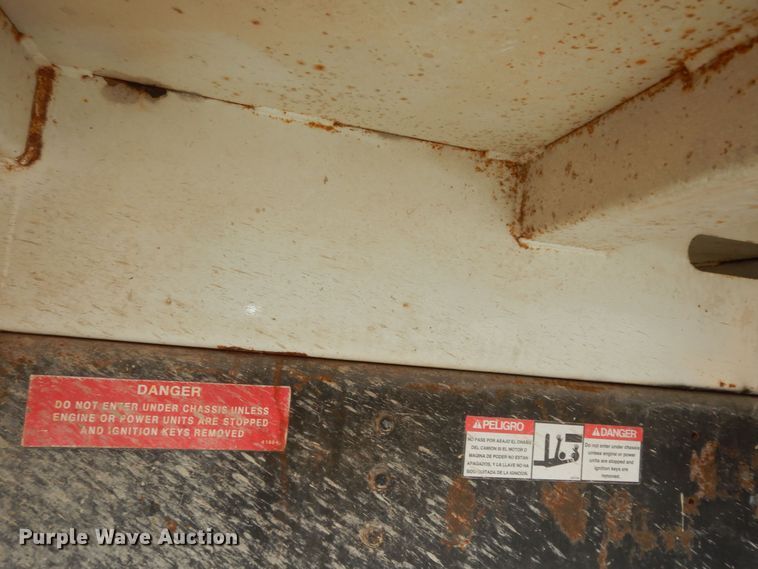 image for item MI9358 1994 International 4900  refuse truck