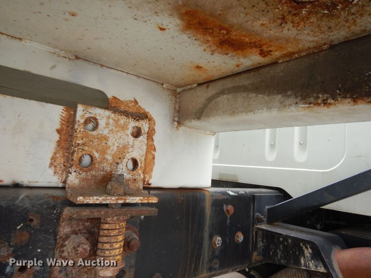 image for item MI9358 1994 International 4900  refuse truck