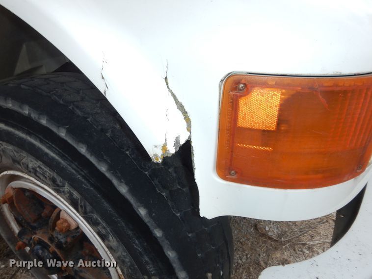 image for item MI9358 1994 International 4900  refuse truck