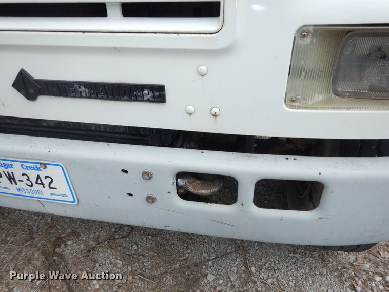 image for item MI9358 1994 International 4900  refuse truck