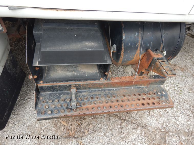 image for item MI9358 1994 International 4900  refuse truck