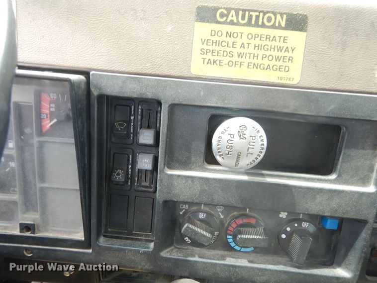 image for item MI9358 1994 International 4900  refuse truck