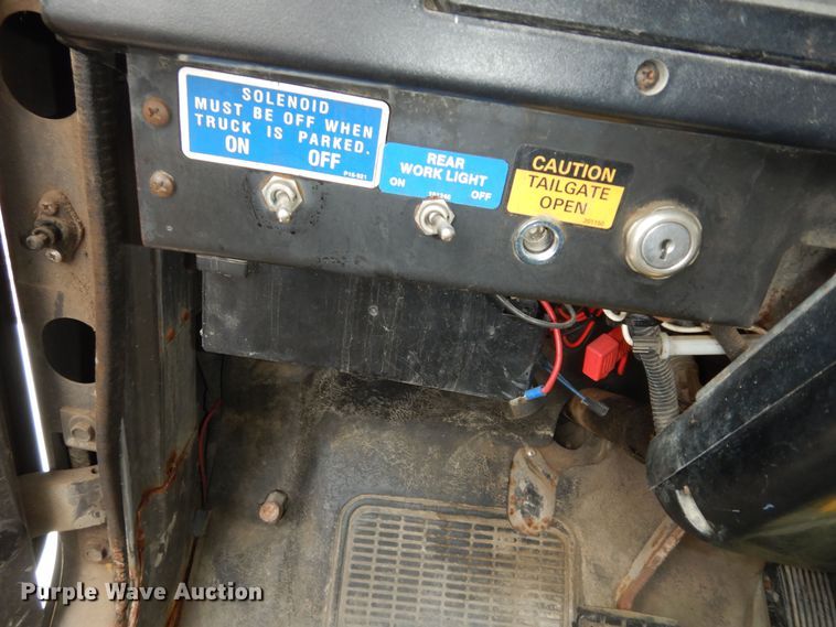 image for item MI9358 1994 International 4900  refuse truck