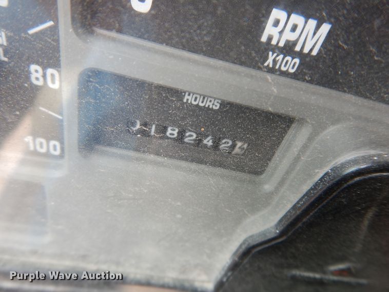 image for item MI9358 1994 International 4900  refuse truck