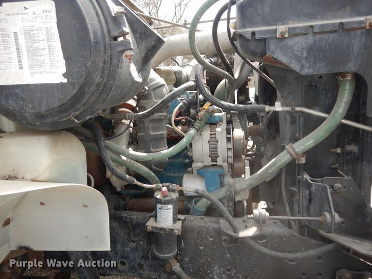 image for item MI9358 1994 International 4900  refuse truck