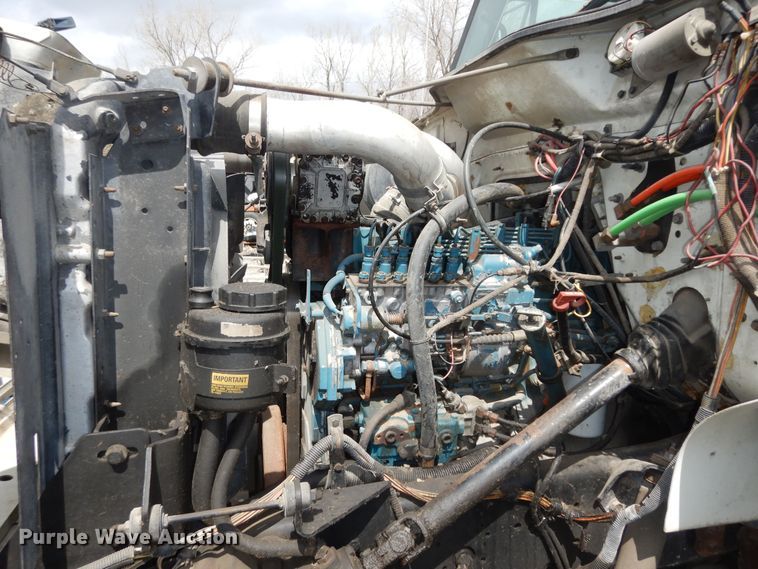 image for item MI9358 1994 International 4900  refuse truck