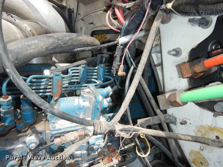 image for item MI9358 1994 International 4900  refuse truck