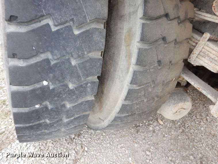 image for item MI9358 1994 International 4900  refuse truck