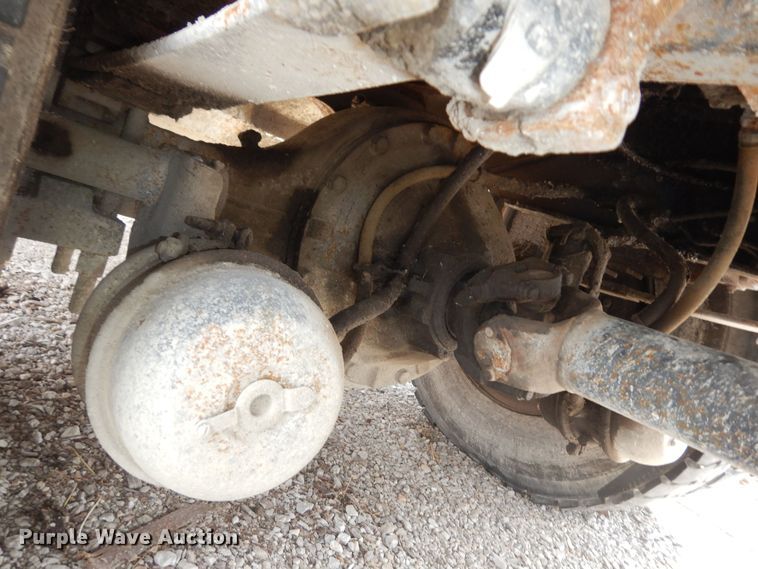 image for item MI9358 1994 International 4900  refuse truck