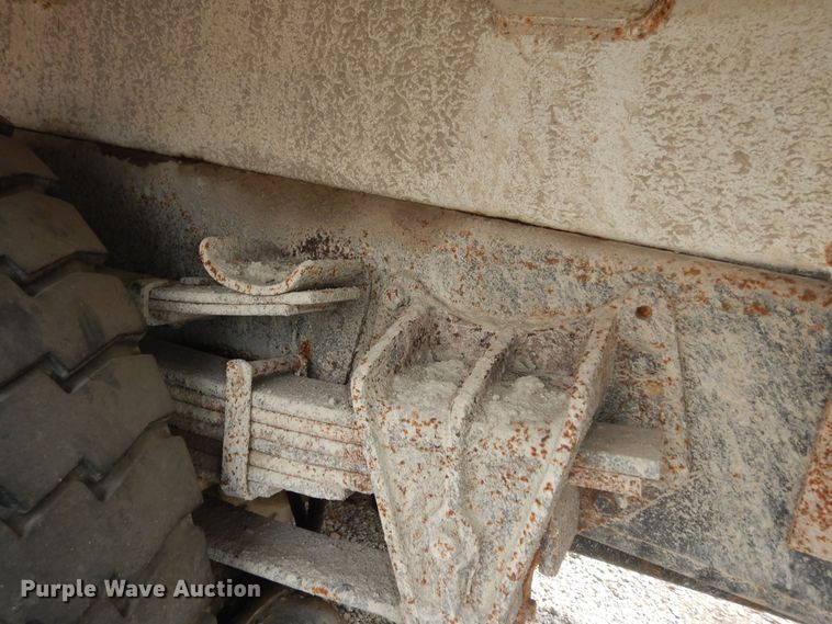 image for item MI9358 1994 International 4900  refuse truck