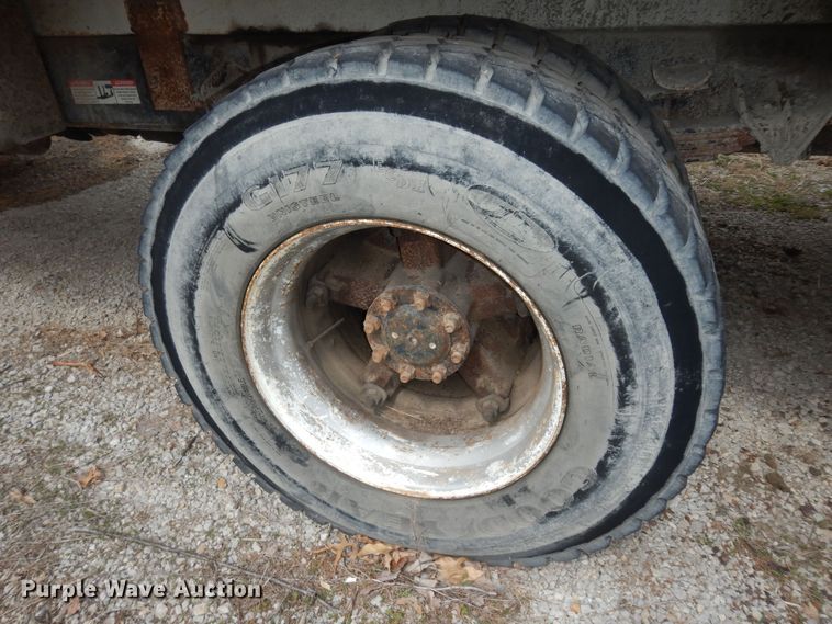 image for item MI9358 1994 International 4900  refuse truck