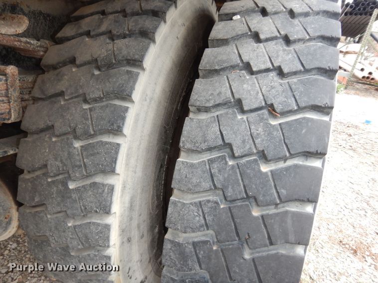 image for item MI9358 1994 International 4900  refuse truck