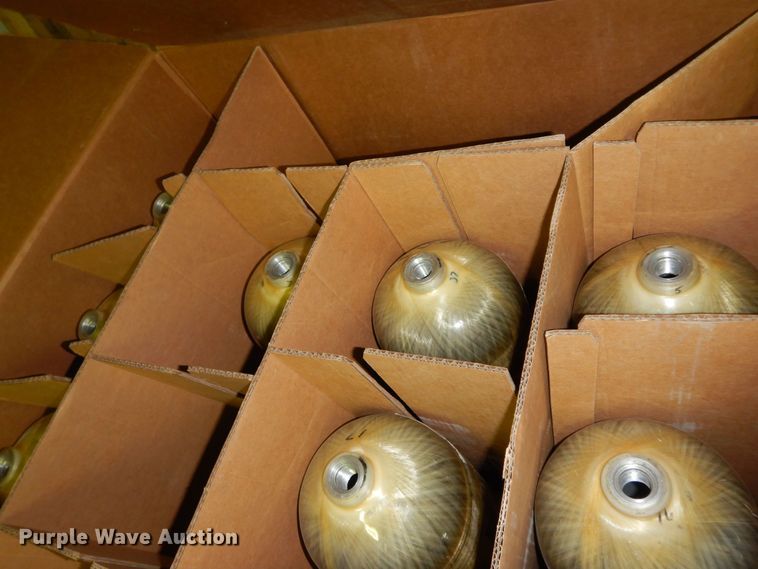 image for item MI9382 (12) SCBA tanks