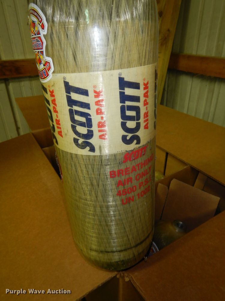 image for item MI9382 (12) SCBA tanks