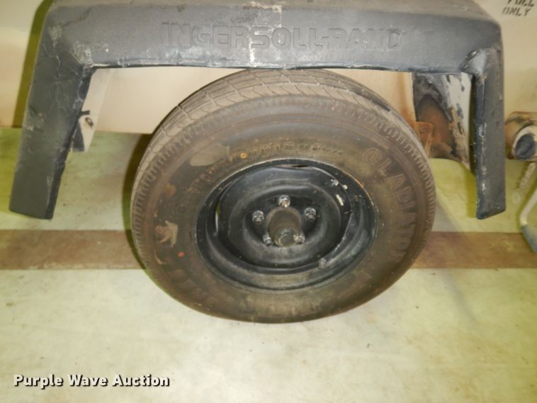 image for item MI9387 2001 Ingersoll Rand  light plant