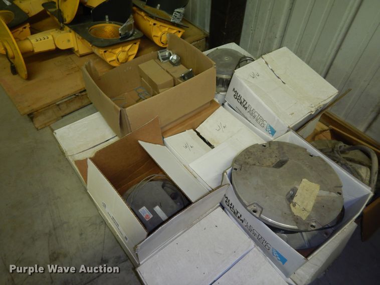 image for item MI9398 (12) light fixtures