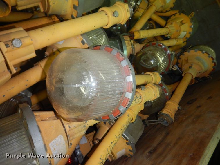 image for item MI9399 Approximately 100 airport runway lights