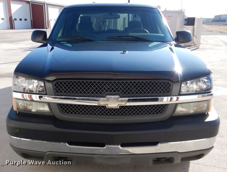 image for item MO9572 2004 Chevrolet Silverado 2500HD  Crew Cab pickup truck