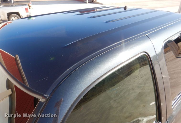 image for item MO9572 2004 Chevrolet Silverado 2500HD  Crew Cab pickup truck