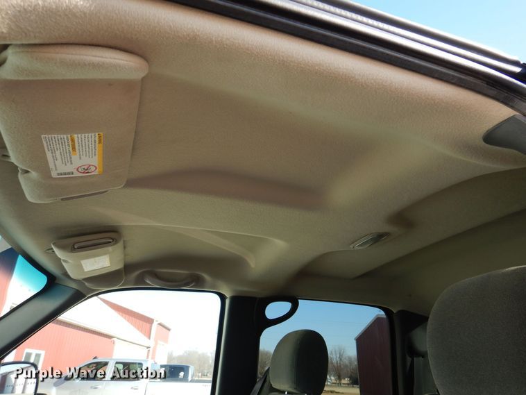 image for item MO9572 2004 Chevrolet Silverado 2500HD  Crew Cab pickup truck