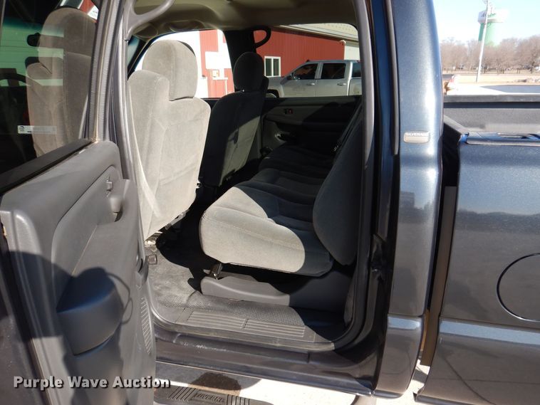 image for item MO9572 2004 Chevrolet Silverado 2500HD  Crew Cab pickup truck