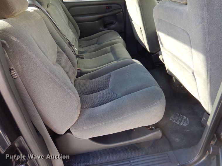 image for item MO9572 2004 Chevrolet Silverado 2500HD  Crew Cab pickup truck