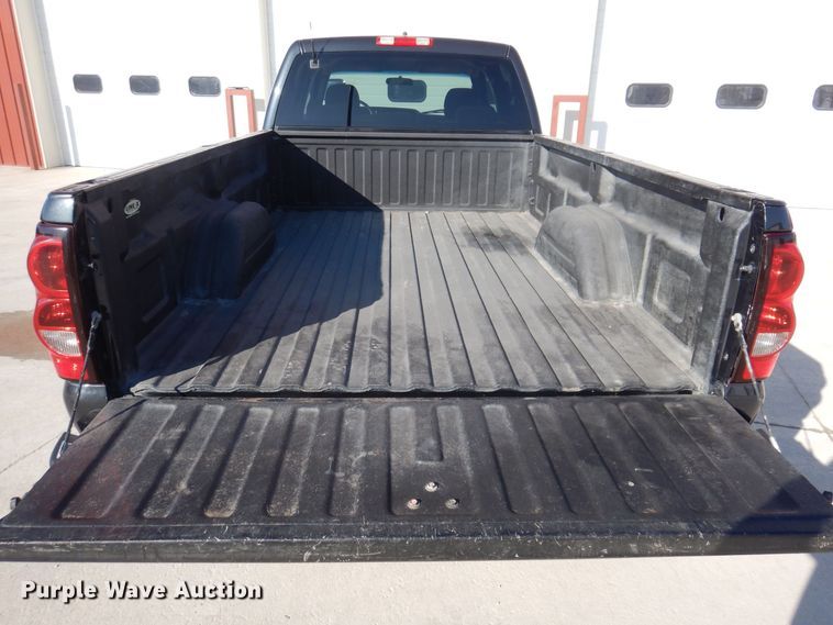 image for item MO9572 2004 Chevrolet Silverado 2500HD  Crew Cab pickup truck