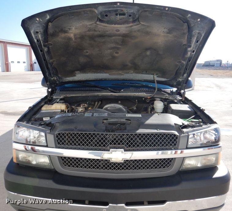 image for item MO9572 2004 Chevrolet Silverado 2500HD  Crew Cab pickup truck