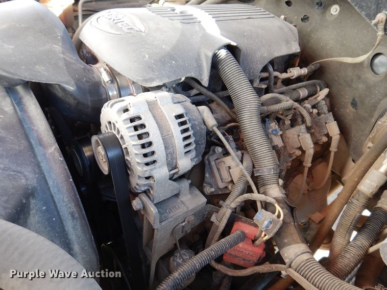 image for item MO9572 2004 Chevrolet Silverado 2500HD  Crew Cab pickup truck