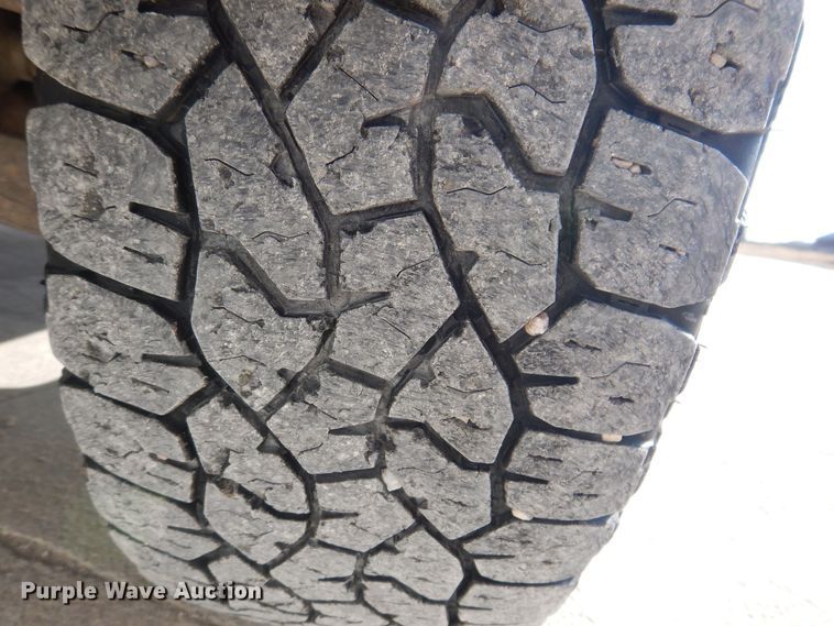 image for item MO9572 2004 Chevrolet Silverado 2500HD  Crew Cab pickup truck