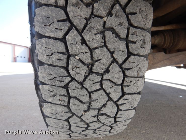 image for item MO9572 2004 Chevrolet Silverado 2500HD  Crew Cab pickup truck