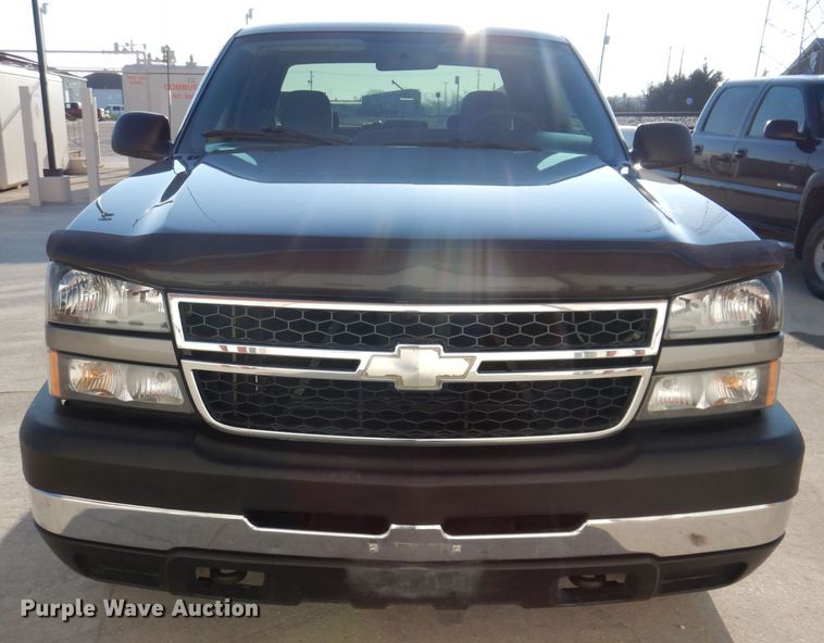 image for item MO9573 2006 Chevrolet Silverado 2500HD  Crew Cab pickup truck