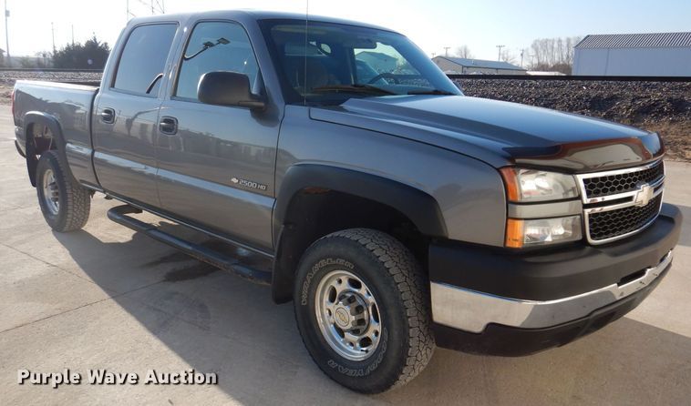 image for item MO9573 2006 Chevrolet Silverado 2500HD  Crew Cab pickup truck