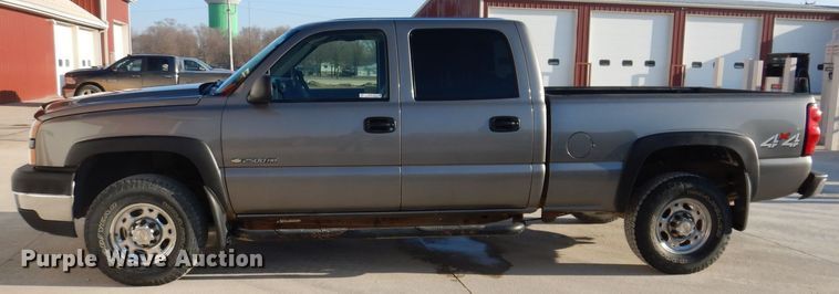 image for item MO9573 2006 Chevrolet Silverado 2500HD  Crew Cab pickup truck